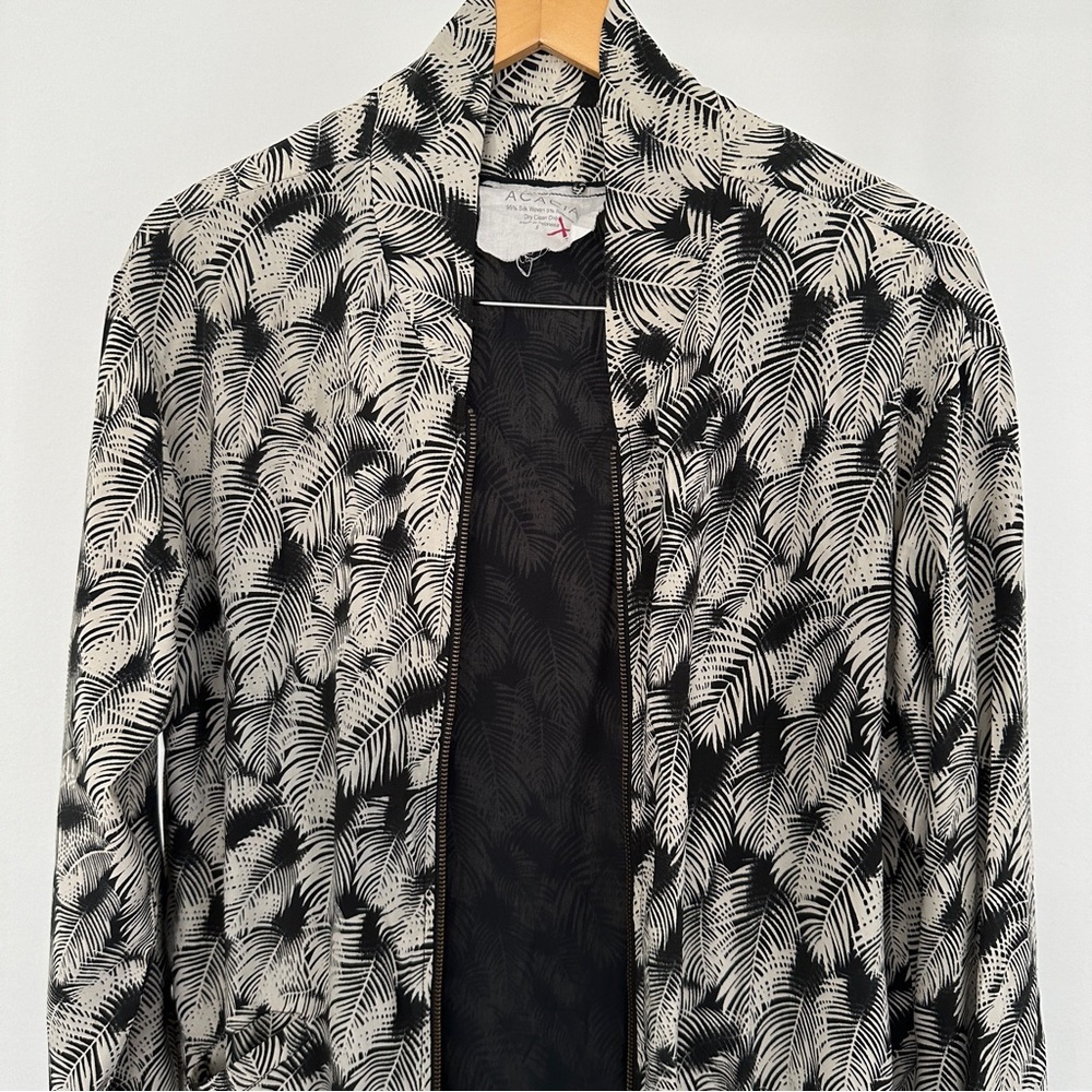 Acacia. Small. Long silk jacket. Palm print